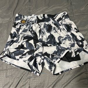 Avia Shorts Size S 4-6 Womens Running Lined Workout Shorts Gray Black White